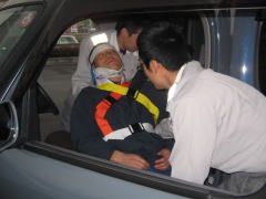 車内から救出