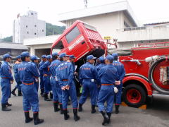 消防車の構造を確認