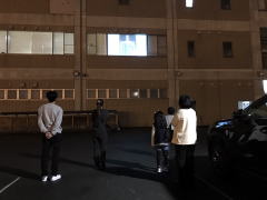 少年消防クラブのクラブ員と協力し東消防署東側ガラス窓に映写しました。