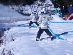 消防職員による放水訓練