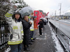 先生も一緒に広報活動