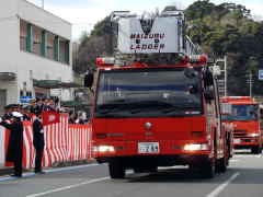 各消防車両の行進