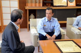 受賞後の多々見市長報告の様子