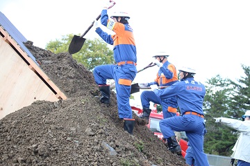 ③土砂埋没救助訓練