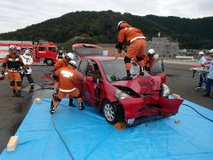 スプレッダーによりドア開放