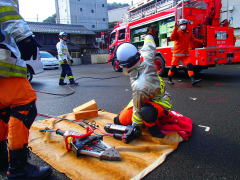 救助隊による油圧資機材設定