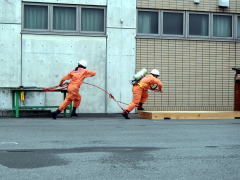 ほふく救出訓練