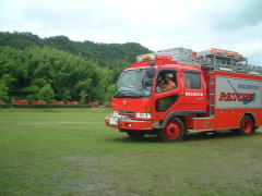 救助工作車到着の写真