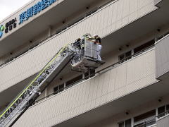 要救助者を救出中